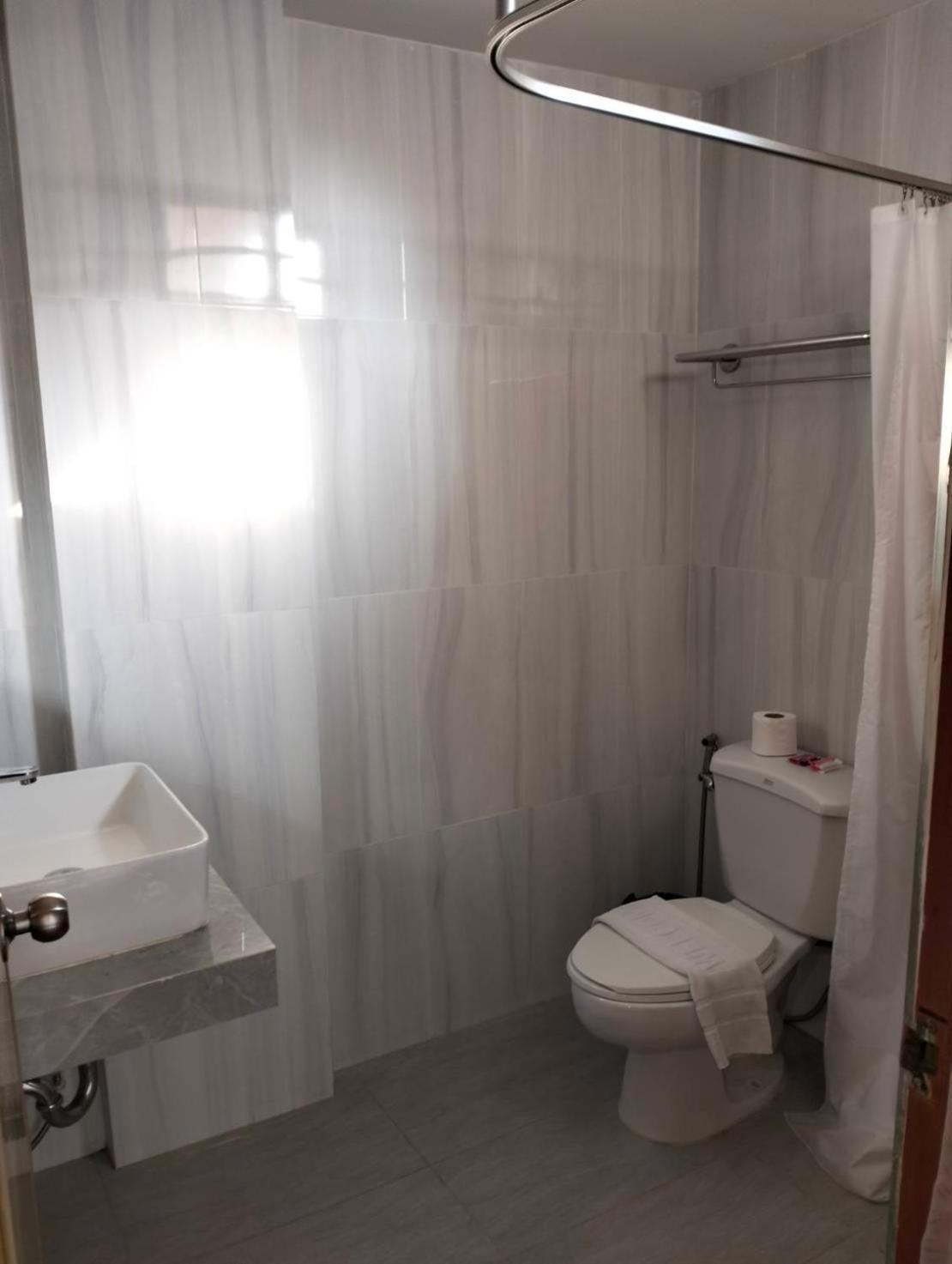 Shagwell Mansions Hotel Pattaya Quarto foto